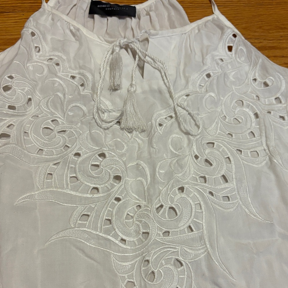 Romeo & Juliet Couture White Embroidered Camisole - Picture 6 of 10